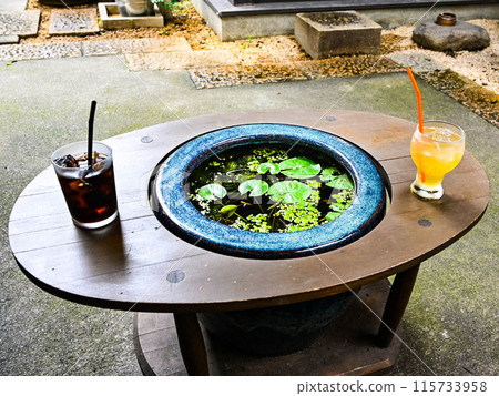 Moments of a cafe 115733958