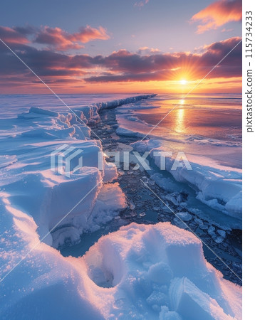 ocean and ice top view 115734233