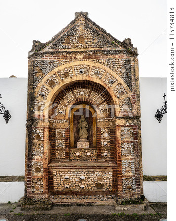 Interior of Faro Cathedral, Se Catedral in Faro, Algarve, Portugal. With walls finely decorated by azulejos tiles. Interior of Faro Cathedral, Se Catedral in Faro, Algarve, Portugal. With walls finely decorated by azulejos tiles. 115734813