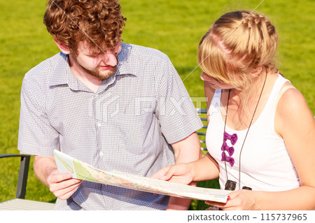Tourist couple in city read map 115737965