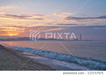 [圓住海岸（清晨）] 和歌山縣日高郡美濱町和田 115737975