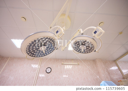 The surgery room is equipped with advanced technology for a sterile environment 115739605