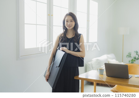 Young woman with art portfolio bag 115740280
