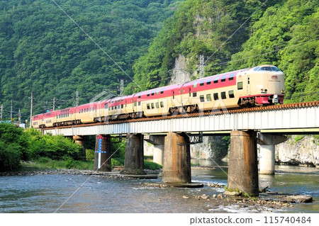 [JR West] 285 series "Sunrise Izumo" and Takahashi River (Hakubi Line: Hogoku to Ikura, Takahashi River Bridge No. 7) 115740484