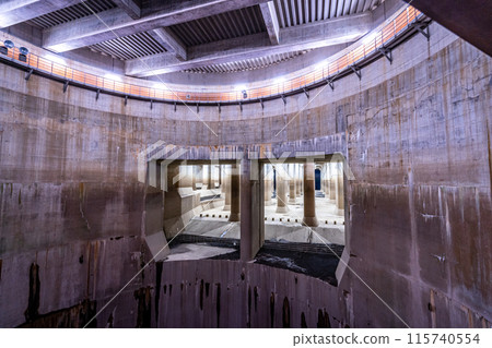 The Metropolitan Area Outer Underground Discharge Channel: The world's largest underground discharge channel - the underground temple "pressure-regulating tank" seen from the first shaft The Metropolitan Area Outer Underground Discharge Channel: The world's largest underground discharge channel - the underground temple "pressure-regulating tank" seen from the first shaft 115740554