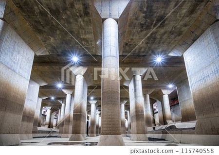 The Metropolitan Area Outer Underground Discharge Channel: The world's largest underground discharge channel that reduces flood damage in the metropolitan area. Flood control facility: Underground temple "pressure-regulating tank" 115740558