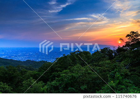 奈良 大阪府堺式生駒天際線 海拔 600m 展望台日落景觀 標準變焦鏡頭 六甲山的日落 ⑬ 奈良 大阪府堺式生駒天際線 海拔 600m 展望台日落景觀 標準變焦鏡頭 六甲山的日落 ⑬ 115740676