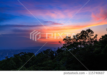 奈良 大阪府堺式生駒天際線 海拔 600m 展望台日落景觀 標準變焦鏡頭 變幻的晚霞天空 ➅ 115740687