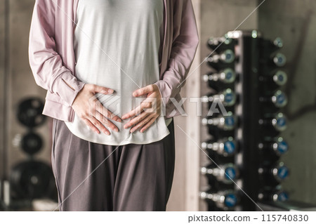 Women exercising and training at the gym during pregnancy (maternity pilates, maternity yoga) 115740830