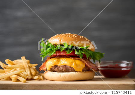 Hamburger  115743411