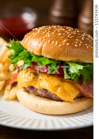 一個漢堡包 115743436