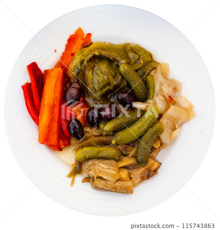 Festive and everyday vegetable dish of Catalan cuisine is escalibada 115743863