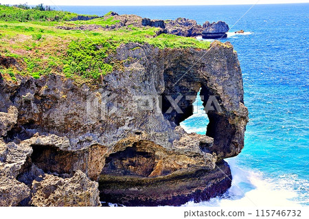 Okinawa's popular tourist spot "Manzamo" 115746732