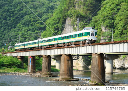 [JR West] 381 Series "Yakumo" ~ Green Yakumo ~ and Takahashi River (Hakubi Line: Hogoku ~ Ikura, 7th Takahashi River Bridge) 115746765