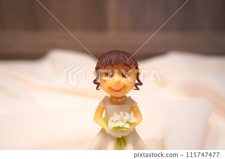 穿著婚紗的女孩 穿著婚紗的女孩 115747477