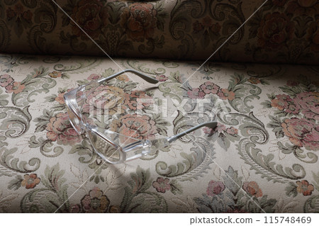 Protective eyewear after cataract surgery 115748469