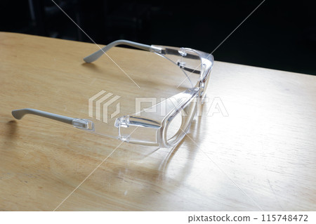 Protective eyewear after cataract surgery Protective eyewear after cataract surgery 115748472