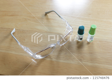 Protective eyewear after cataract surgery 115748476