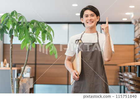 在咖啡館和餐廳工作的服務員、咖啡館職員、咖啡師和大廳工作人員 115751840