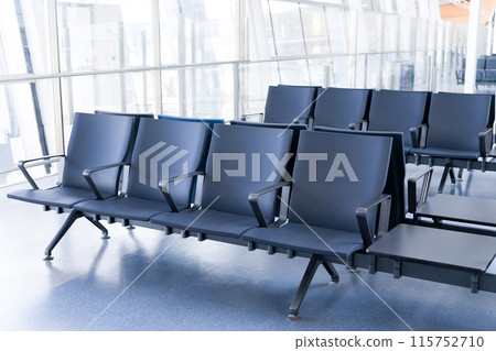 Departure lounge at the airport with seats in a row 115752710