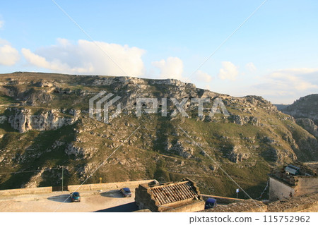 窯洞的窗框天空 窯洞的窗框天空 115752962