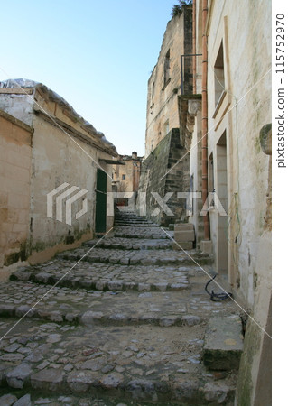 窯洞的窗框天空 窯洞的窗框天空 115752970