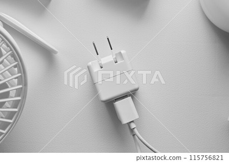 白色充電器和電器 115756821