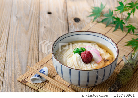 Refreshing and delicious nyumen 115759901