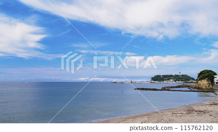 Beautiful scenery along the coast (Shichirigahama, Inamuragasaki, Koshigoe) (early summer with Mt. Fuji in view) 115762120