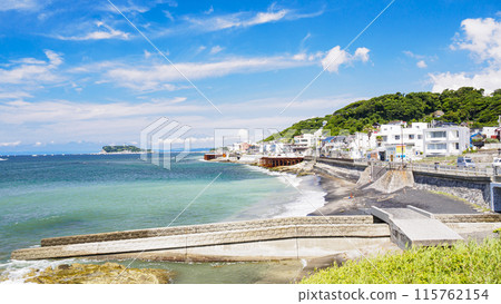Beautiful scenery along the coast (Shichirigahama, Inamuragasaki, Koshigoe) (early summer with Mt. Fuji in view) 115762154