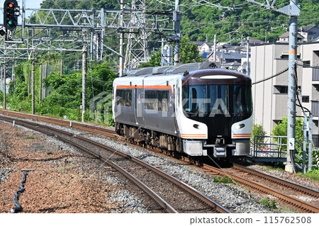 特急飛驒經過東海道本線島本站 115762508