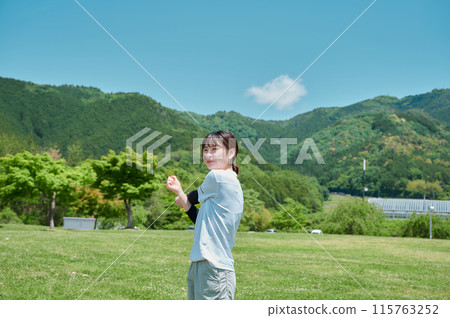 Woman exercising in the park, sportswear, health 115763252