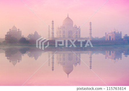 Taj Mahal on sunrise sunset, Agra, India 115763814