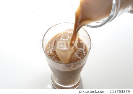 Milk tea poured into a glass 115763879