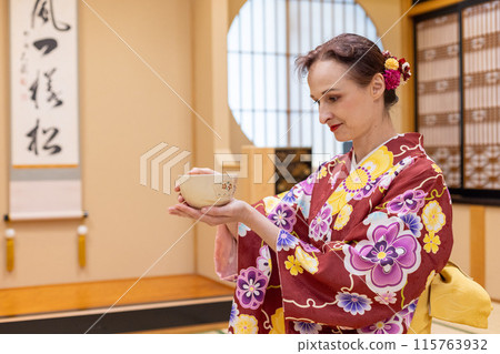 Foreign female tourists in kimonos enjoying a tea ceremony experience 115763932