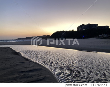 下田的“忠戶濱海灘” 下田的“忠戶濱海灘” 115764541