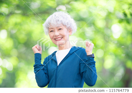 Senior woman in sportswear gives a fist pump 115764779