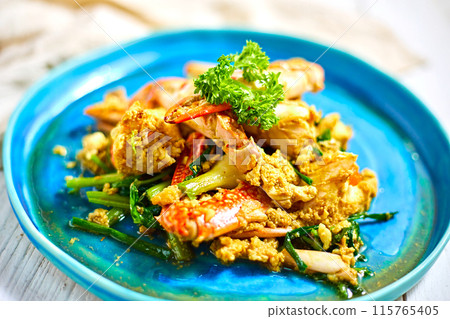 Stir Fried Crab in Curry Powder, yellow curry Stir Fried Crab in Curry Powder, yellow curry 115765405