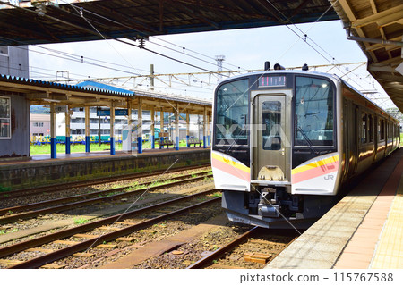 從JR東日本越後線柏崎站到刈輪站的車窗看到的景色(2022年夏季) 從JR東日本越後線柏崎站到刈輪站的車窗看到的景色(2022年夏季) 115767588