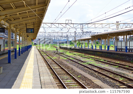 View from the train window on the JR East Echigo Line from Kashiwazaki Station to Kariwa Station (Summer 2022) 115767590