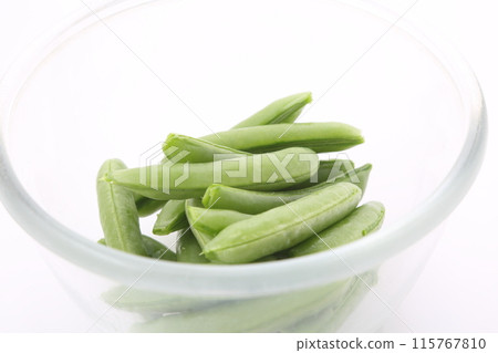 玻璃碗裡加醋的豌豆特寫鏡頭 115767810