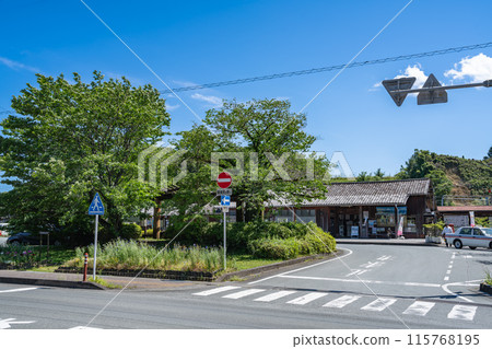 Scenery in front of Tenryu-Futamata Station on the Tenryu Hamanako Railway (Shizuoka Prefecture) Scenery in front of Tenryu-Futamata Station on the Tenryu Hamanako Railway (Shizuoka Prefecture) 115768195