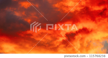 Sunrise Bright Dramatic Sky. Scenic Colorful Sky At Dawn. Sunset Sky Natural Abstract Background In Red Orange Colors. 115768238
