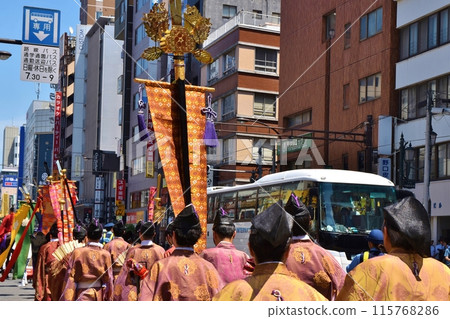 The portable shrine procession at the Yushima Tenjin Shrine Annual Festival in Tokyo 115768286
