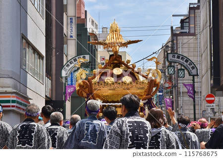 花園神社總社神轎前往東京花園町社交聚會 花園神社總社神轎前往東京花園町社交聚會 115768675