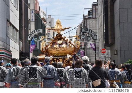 花園神社總社神轎前往東京花園町社交聚會 花園神社總社神轎前往東京花園町社交聚會 115768676