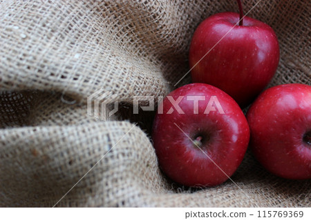 Heap Of Juicy Apples On Homemade Fabric At A Side Of Image. Concept Design For Fruits Backgrounds Heap Of Juicy Apples On Homemade Fabric At A Side Of Image. Concept Design For Fruits Backgrounds 115769369
