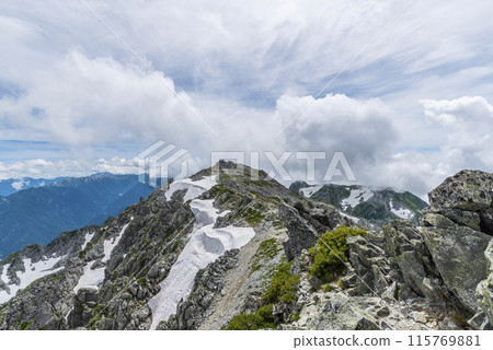 從富山縣立山町藤之立山頂看到的大城山 115769881