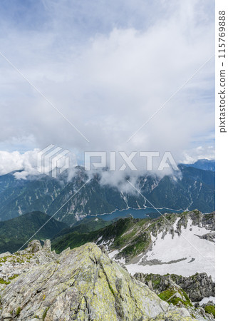 從富山縣立山町藤之立山頂看到的黑部湖 115769888