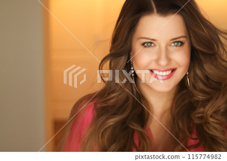 Beautiful woman with volume hairstyle wearing gold pearl jewellery, long luxurious hair and beauty makeup look, face portrait for luxury fashion and cosmetics concept Beautiful woman with volume hairstyle wearing gold pearl jewellery, long luxurious hair and beauty makeup look, face portrait for luxury fashion and cosmetics concept 115774982